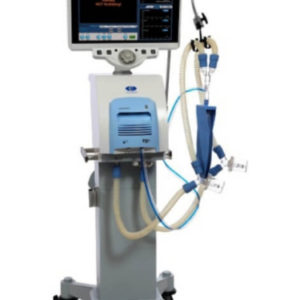 SISTEMA DE VENTILADORES. Indicado para proporcionar soporte respiratorio, monitorización y tratamiento pediátricos y adultos. El sistema de ventilación consta de: Interfaz de usuario: permite ajustar los regímenes de ventilación, mostrar datos e indicar alarmas. Unidad de paciente: permite mezclar los gases y controlar el suministro de gas. Circuito del paciente: permite suministrar e intercambiar gases. Pantalla interconstruida: Tipo LCD, TFT-LCD o TFT o LED. A color. Tamaño mínimo de 10" (25 cm) o mayor Configurable por el usuario. Características generales: Mezclador de aire-oxígeno interno. Monitoreo FiO2 interno o integrado. Sensor de flujo reusable. Con sistema de compensación de fugas. Humidificador servocontrolado para uso con calentador de tubo sencillo o dual; con sensor de temperatura sencillo o dual de soporte al ventilador. Todo el sistema en idioma español. Teclado sensible al tacto o de membrana; o perilla selectora para el ajuste de los valores de todos los parámetros de control. Control de parámetros de: Volumen Corriente que cubra el rango de 20 a 2000 ml. Flujo Inspiratorio o flujo adaptativo que cubra el rango de 0 a 240 l/min. Presión Inspiratoria que cubra el rango de 5 a 60 cmH2O. Frecuencia Respiratoria que cubra el rango de 4 a 150 respiraciones por minuto. Tiempo Inspiratorio que cubra el rango de 0.1 a 5 segundos. FiO2 que cubra el rango de 21 a 100 %. PEEP/CPAP que cubra el rango de 0 a 50 cmH2O. Presión Soporte (PSV), Presión Asistida o ASB que cubra el rango de 0 a 99 cmH2O. Con opción meseta inspiratoria, de Plateu o pausa inspiratoria. Con opción de pausa espiratoria de 0 a 1.5 segundos o mayor. Con opción a respiración manual. Salida para nebulizador o nebulizador sincrónico, ultrasónico o eléctrico. Mecanismo de disparo o trigger por flujo y/o por presión. Sensibilidad espiratoria o terminación de la fase inspiratoria. Bias flow, flujo base, continuo o CPAP. Ajuste de rampa de presión, rise time, retardo inspiratorio, rampa, o incremento de la pendiente de presión. Modos ventilatorios: Ventilación Asisto Controlada y SIMV controlada por volumen. Ventilación Asisto Controlada y SIMV controlada por presión. Presión Soporte (PSV) o Presión Asistida. BiVent/APRV, CPAP o Espontáneo con línea de base elevada. Respaldo en caso de Apnea de acuerdo al modo ventilatorio, por volumen o presión. Ventilación No Invasiva. Terapia de Alto Flujo Parámetros monitorizados: Presión inspiratoria pico o máxima. Presión media en vías aéreas. Presión de meseta o Plateau. PEEP. Frecuencia respiratoria. Volumen minuto. Relación I:E. Volumen corriente expirado. FiO2. Indicador de horas de uso. Indicador de batería de respaldo en uso. Cálculo de distensibilidad o compliance. Cálculo de la resistencia. Despliegue de al menos 2 de las 3 curvas de ventilación de forma simultánea: Volumen-Tiempo; Flujo-Tiempo; Presión- Tiempo. Despliegue de al menos 2 lazos o loops. Capacidad de almacenar eventos relacionados con los parámetros ventilatorios seleccionados y tendencias al menos de 24 horas. Medición de AutoPEEP o PEEPTOTAL. Presión de impulso. Alarmas: Audibles y visuales, ambas priorizadas en tres niveles. Presión inspiratoria alta y baja. PEEP bajo o desconexión del paciente. Apnea. Volumen minuto y/o corriente (alto y bajo). Frecuencia respiratoria alta. FiO2 alta y baja. Baja presión del suministro de gases. Falta de alimentación eléctrica. Batería baja. Ventilador inoperante o falla del ventilador. Silencio de alarma. Accesorios Incluidos: Brazo soporte para circuito de paciente. Base rodable para el equipo con sistema de freno en al menos dos ruedas. Batería de respaldo interna, con duración de 60 minutos de respaldo como mínimo. Mangueras para suministro de gas de acuerdo al código americano de colores: O2 - verde, aire - amarillo; pudiendo se aire y oxígeno o sólo oxígeno, según marca y modelo. Reguladores de presión integrados para el suministro de gases. Dos circuitos de paciente adulto reusables libres de látex (incluye adaptadores, conectores y trampas de agua) o diez circuitos desechables libres de látex. Tres mascarillas reusables o desechables libres de látex de tamaños grande, mediano y chico, una de cada tamaño. Con arnés o sujetador. Dos cámaras de humidificación reusables o diez desechables adulto/pediátrica.